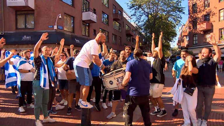 De Grieken vieren feest in Eindhoven (foto: Omroep Brabant).