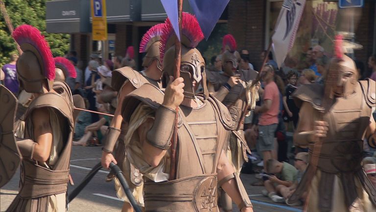 Afzien voor de deelnemers aan de optocht. Foto: Omroep Brabant.