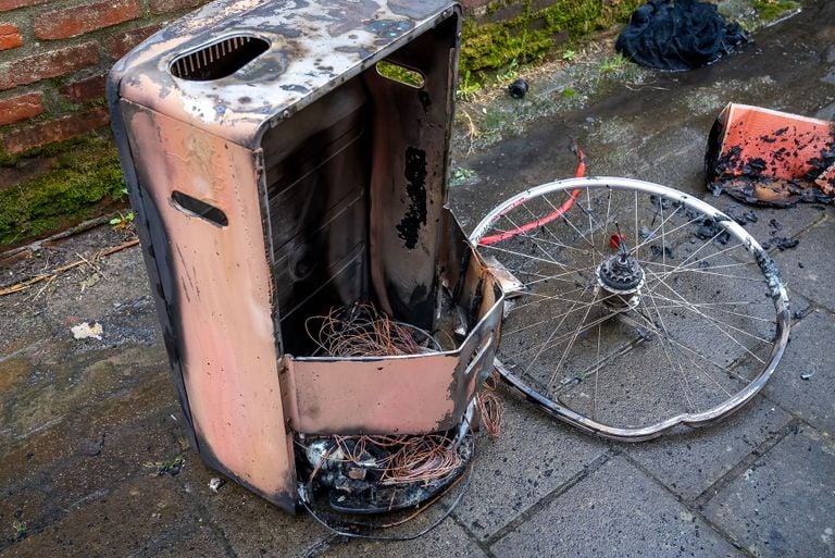 De kachel die in brand stond (foto: Iwan van Dun / SQ Vision).