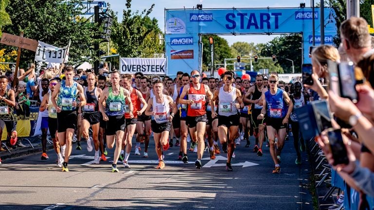 Die allereerste meters van de Singelloop zijn misschien wel het spannendst (foto: Marcel  van Dorst).