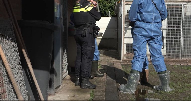 Inspecteurs van de NVWA aan het werk in Eersel (foto: NVWA).