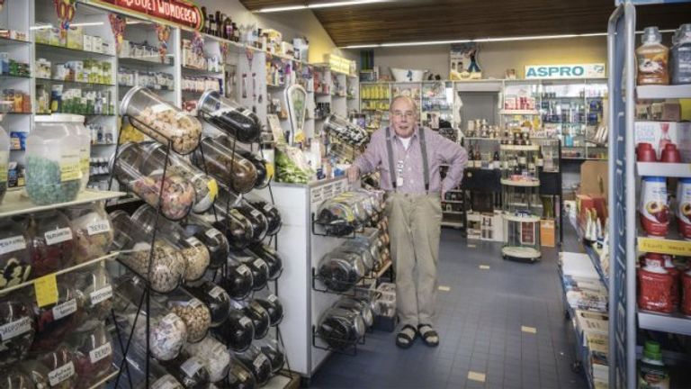 Joep in zijn zaak (foto: Stadsarchief Breda).