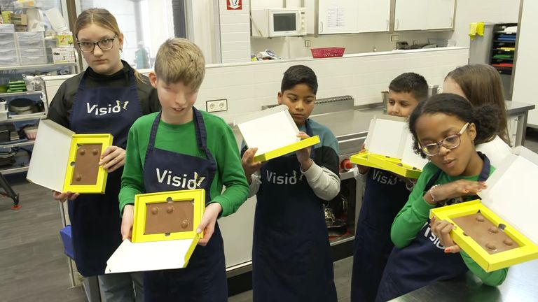 Kinderen met de braille-letters.