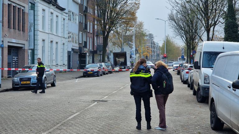 De straat is afgezet (foto: Noël van Hooft).