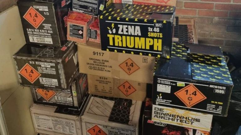 250 kilo vuurwerk werd in de woning gevonden. (foto: politie)