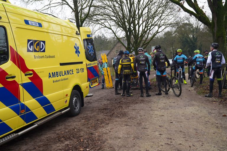 Twee groepen mountainbikers kwamen met elkaar in botsing (Harrie Grijseels SQ Vision)