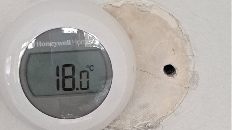 De thermostaat hangt verkeerd (foto: bewoners).