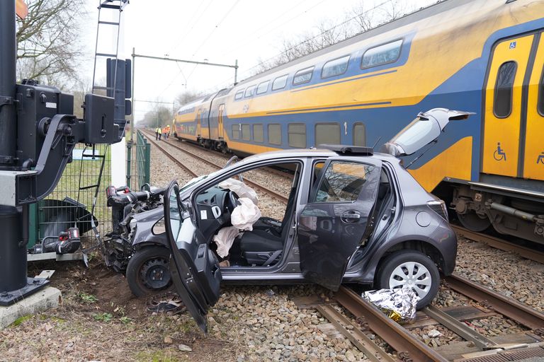 De ravage op het spoor na het ongeval. (Foto: SQ Vision/Bart Meesters).