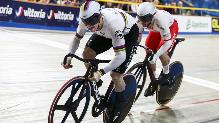 Harrie Lavreysen tijdens de finale sprint (foto: ANP). 