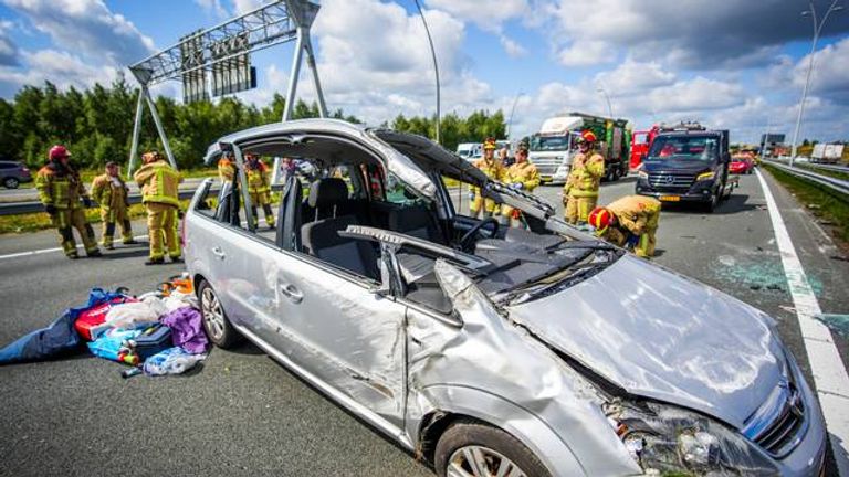 De auto van Ingrid na het ongeluk (foto: SQ Vision).