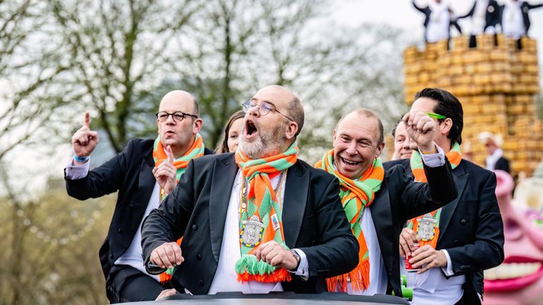 De sfeer zit er vooraan d'n Opstoet goed in (foto: EYE4images).