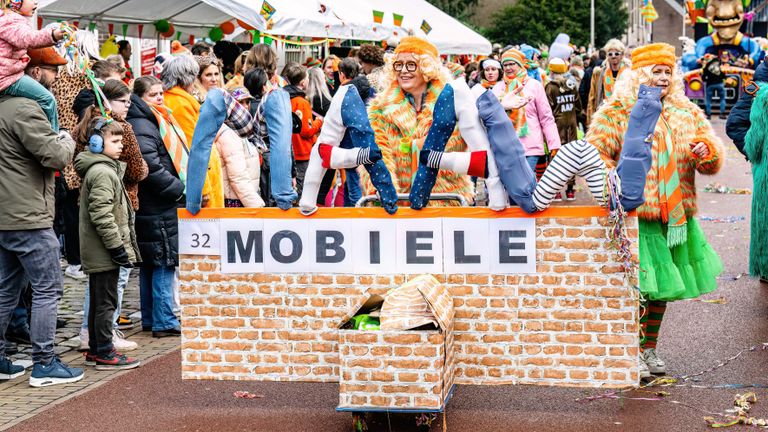 'Loopgroepen' zijn niet altijd groot, maar wel altijd ludiek in d'n Opstoet (foto: EYE4images).