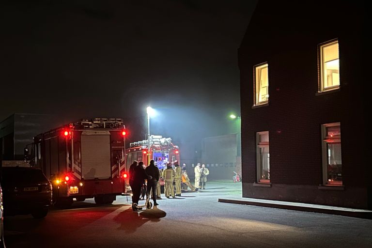 De brandweer bij een kleine brand in Best (foto: Sander van Gils/SQ Vision)