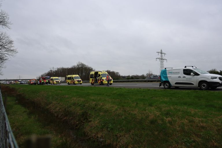 De plek op de A73 waar het ongeval gebeurd is. (Foto: SK-Media).