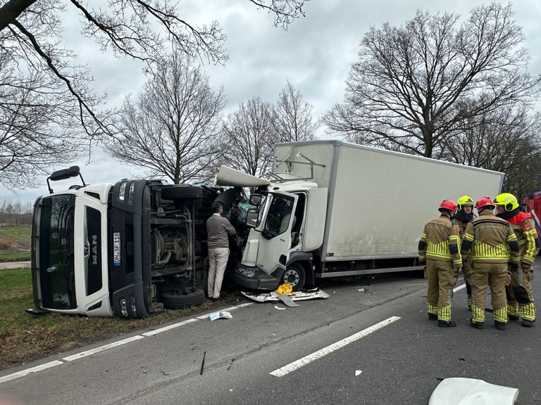 De schade aan de vrachtwagens is groot (Foto: SQ Vision/Bart Meesters).
