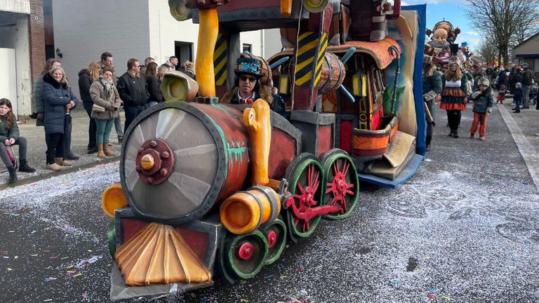 Carnavalswagen uit Venlo. 