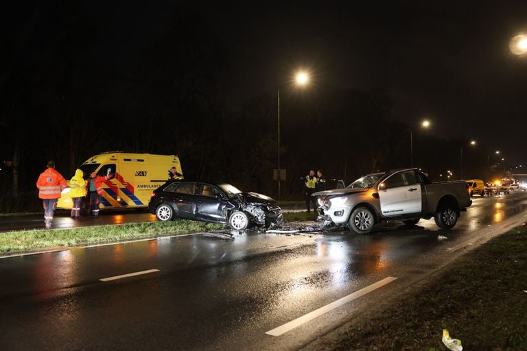 De auto's zijn zwaar beschadigd (Foto: SQ Vision/Sander van Gils)