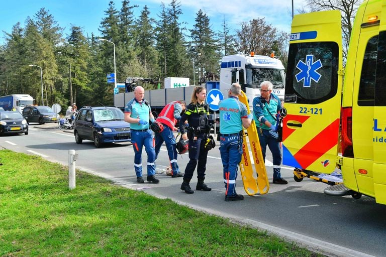Fietser zwaargewond in Leende (foto: Rico Vogels/SQ Vision). 