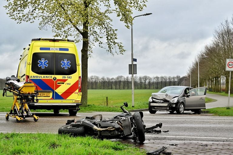 Beide voertuigen raakten beschadigd (Foto: SQ Vision).