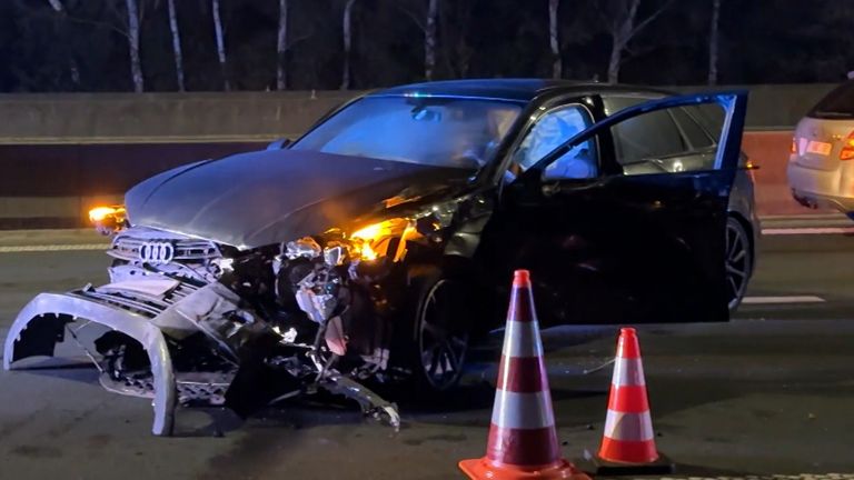 Een andere auto raakte zwaar beschadigd bij het ongeluk (beeld: Boelens Fotomedia).