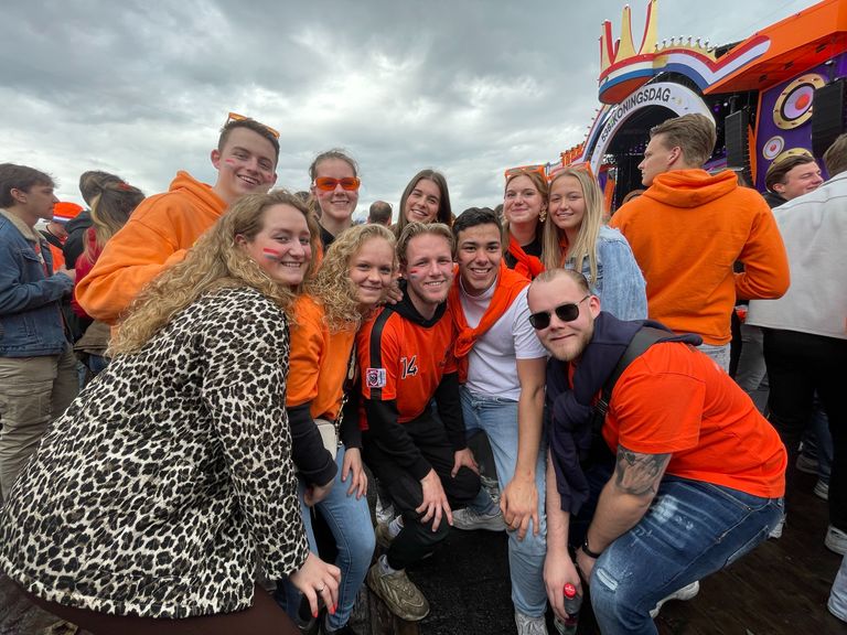 Feestvierders bij 538 Koningsdag in Breda (foto: Manon Snoeren).