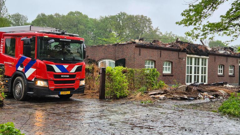 Dit is er over van het huis na de fatale brand (foto: Collin Beijk)