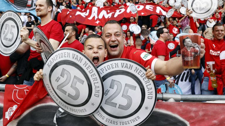 Uitzinnige fans (foto: ANP / Maurice van Steen).