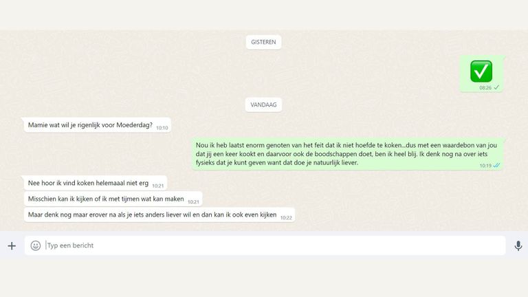 Een week voor Moederdag voerde ik dit appgesprekje.