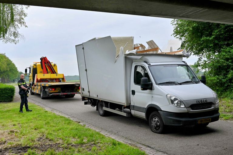 De bovenkant van de bakwagen ging verloren (foto: SQ Vision/Tom van der Put).