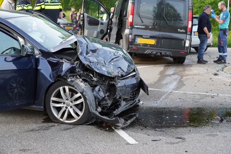 Ook de andere auto was flink gehavend (foto: SQ Vision/Jeroen Stuve).