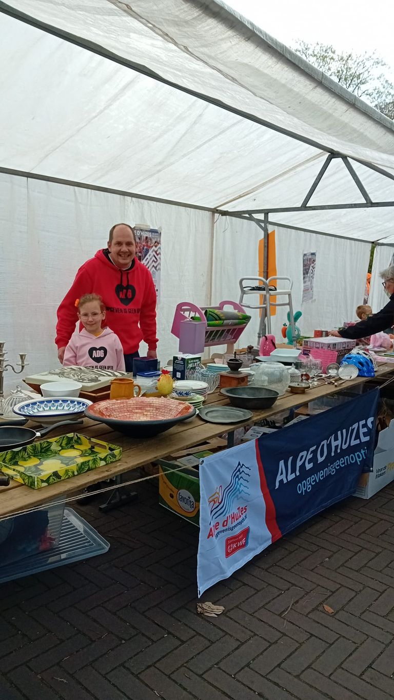 Spullen verkopen op de markt (eigen foto). 