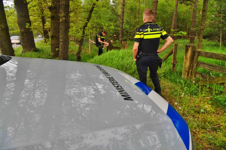 Het bos werd afgezet voor de veiligheid (foto: SQ Vision/Rico Vogels).