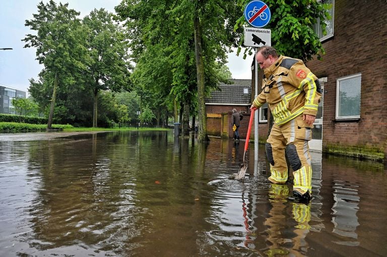 In Oisterwijk liepen de straten onder water. (foto: Toby de Kort/SQ Vision). 