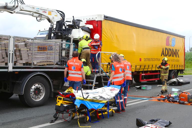 De ambulancemedewerkers stonden klaar (foto: SQ Vision/Sander van Gils).