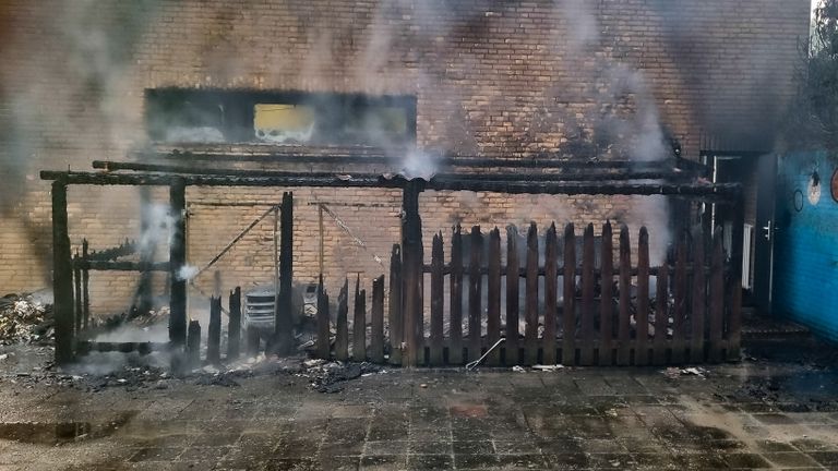 Afgebrande schuur bij buitenschoolse opvang De Tovertuin in Dongen (foto: Politie Dongen). 