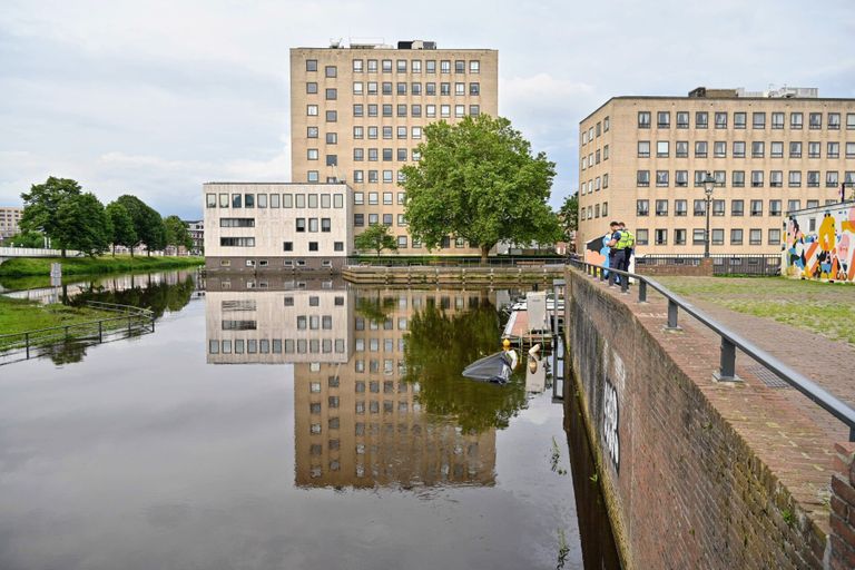 Handhavers bij de Prinsenkade in Breda (foto: Tom van der Put/SQ Vision).