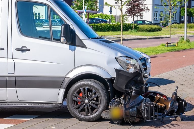 De voertuigen raakten beschadigd (foto: SQ Vision/Iwan van Dun).