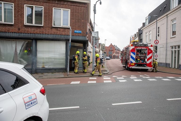 De brandweer kwam met een blusauto naar het huis (foto: SQ Vision/Christian Traets).