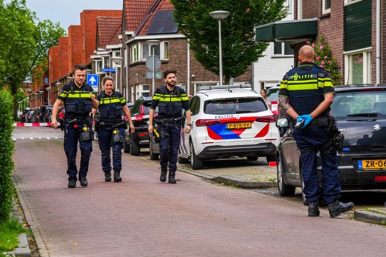 De politie is met veel mensen op de plek van het ongeval (foto: SQ Vision/Dave Hendriks).