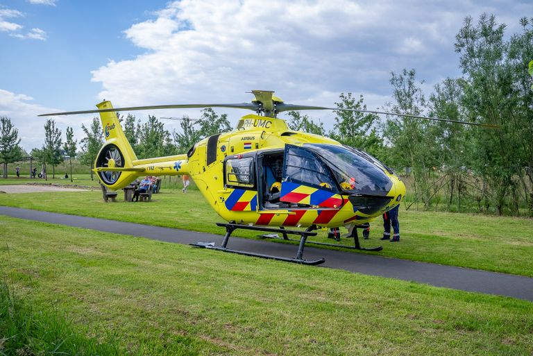 Ook een traumahelikopter landde in de buurt (foto: SQ Vision/Iwan van Dun).