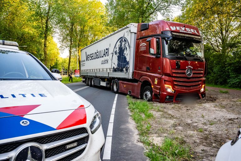 De politie zette de straat af (foto: SQ Vision/Jack Brekelmans).