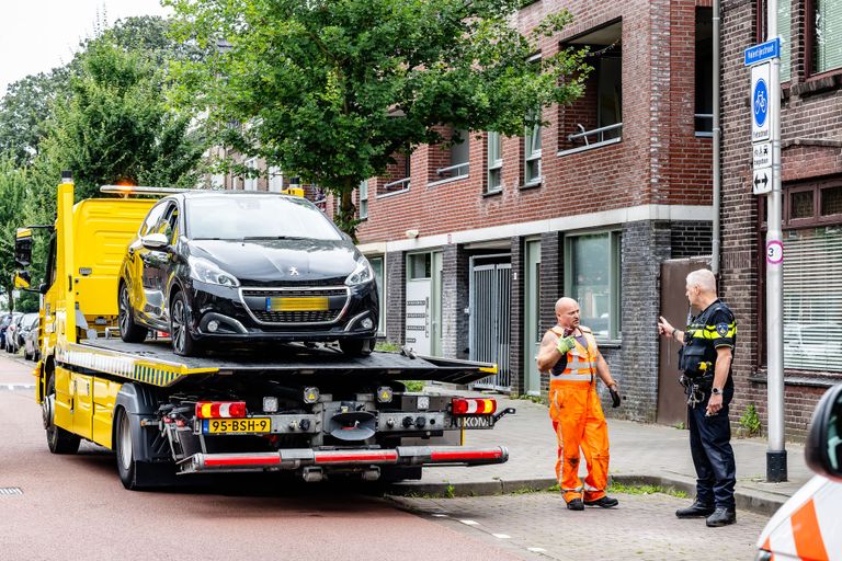 De gestolen auto is meegenomen (foto: Jack Brekelmans / SQ Vision). 