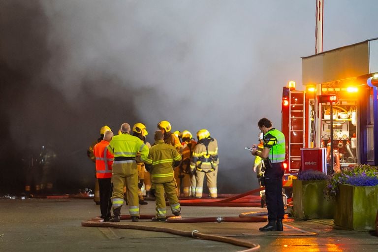 Brand in een gemeentelijke loods in Oss (Foto: Gabor Heeres/SQ Vision)