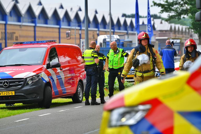 De hulpdiensten kwamen met veel mensen naar het ongeval (foto: SQ Vision/Rico Vogels).