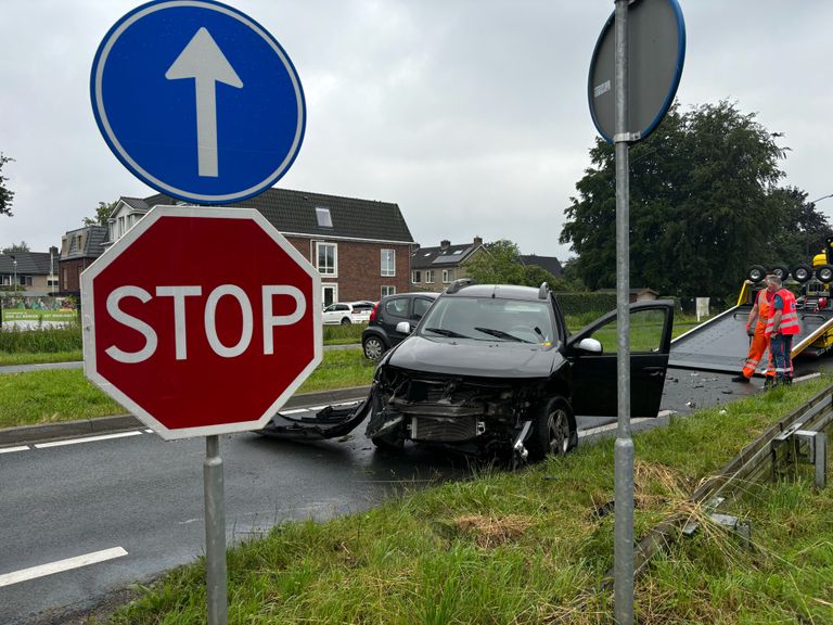 Bij het oprijden van de straat moeten automobilisten stoppen (foto: SQ Vision/Marco van den Broek).