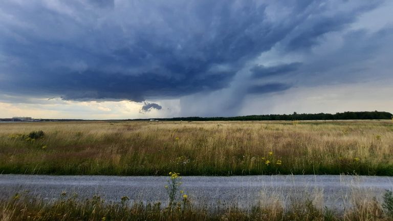 De Spottersweg in Eindhoven doet z'n naam eer aan (foto: Tom uit Best).