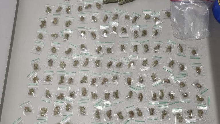 De politie vond verschillende soorten drugs in de woningen (foto: Politie.nl) 
