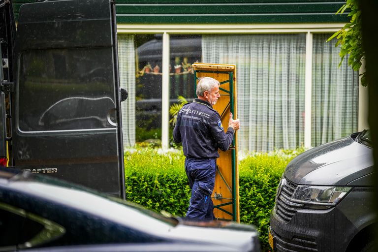 Het forensisch onderzoek gaat 's middag volop door (foto: SQ Vision).