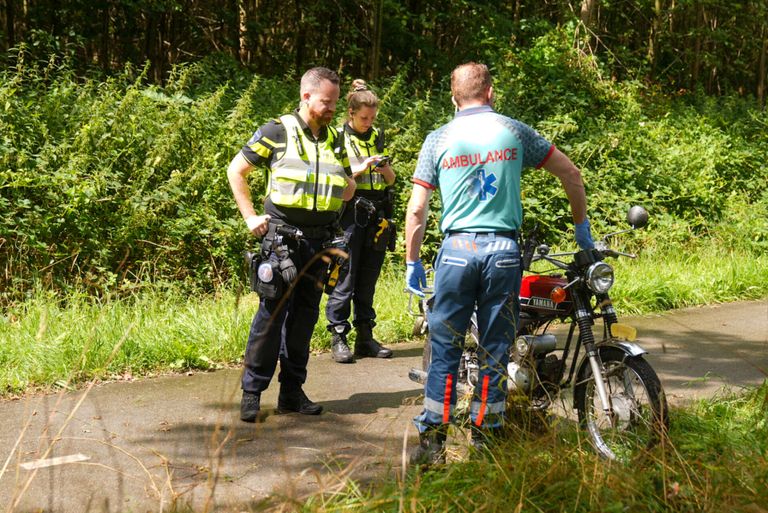De hulpdiensten met de brommer (foto: SQ Vision).