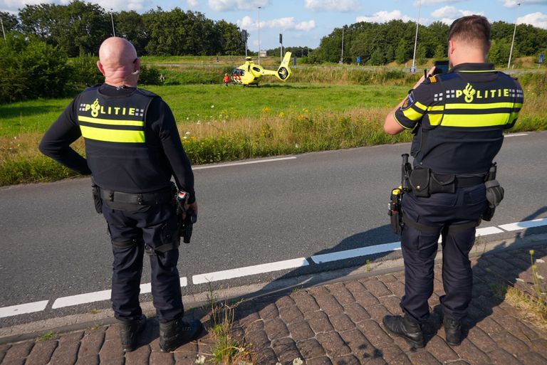 De traumahelikopter kwam ter ondersteuning van de ambulance (foto: Gabor Heeres/SQ Vision).